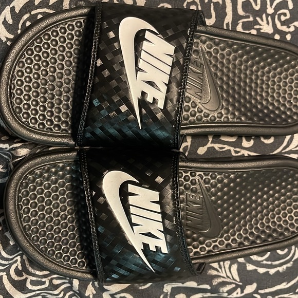 Nike size 8 slides - Picture 4 of 5